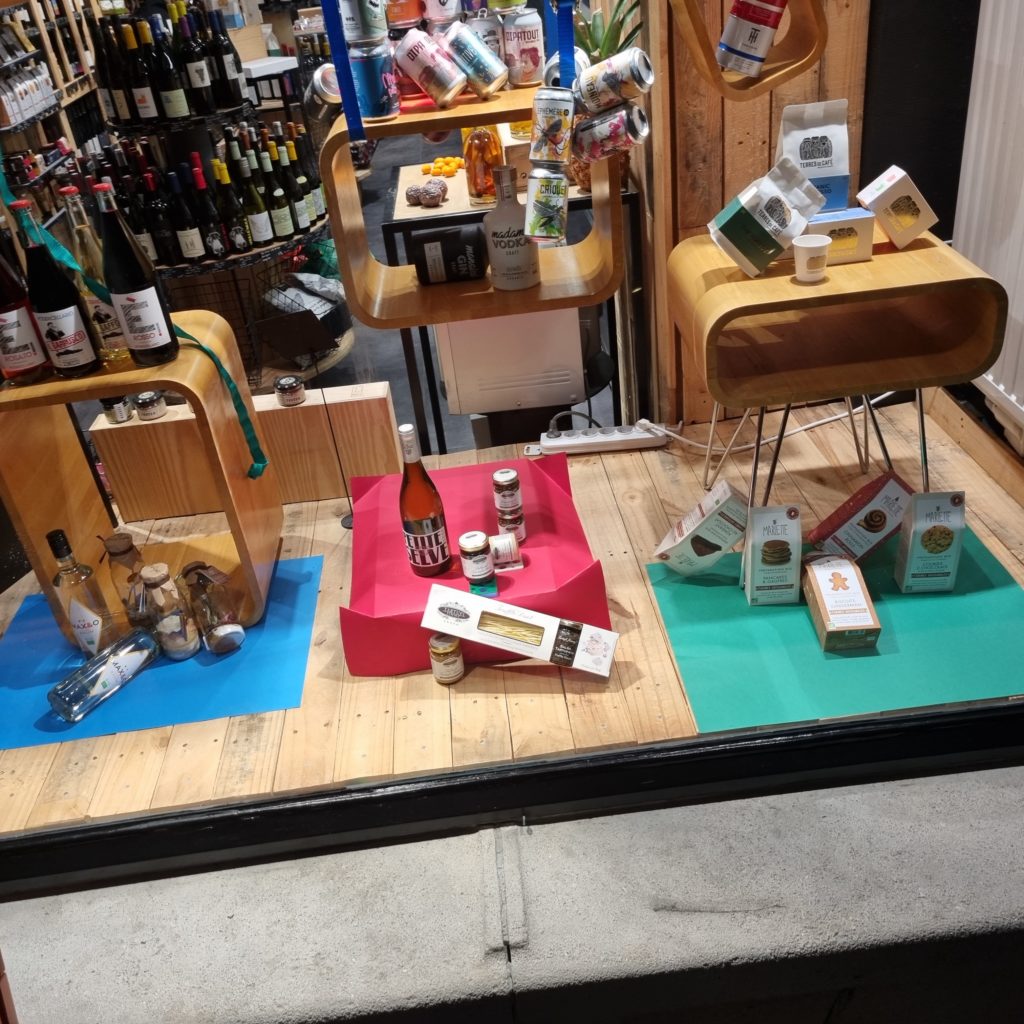 Uessential Vitrine:(Hop!)