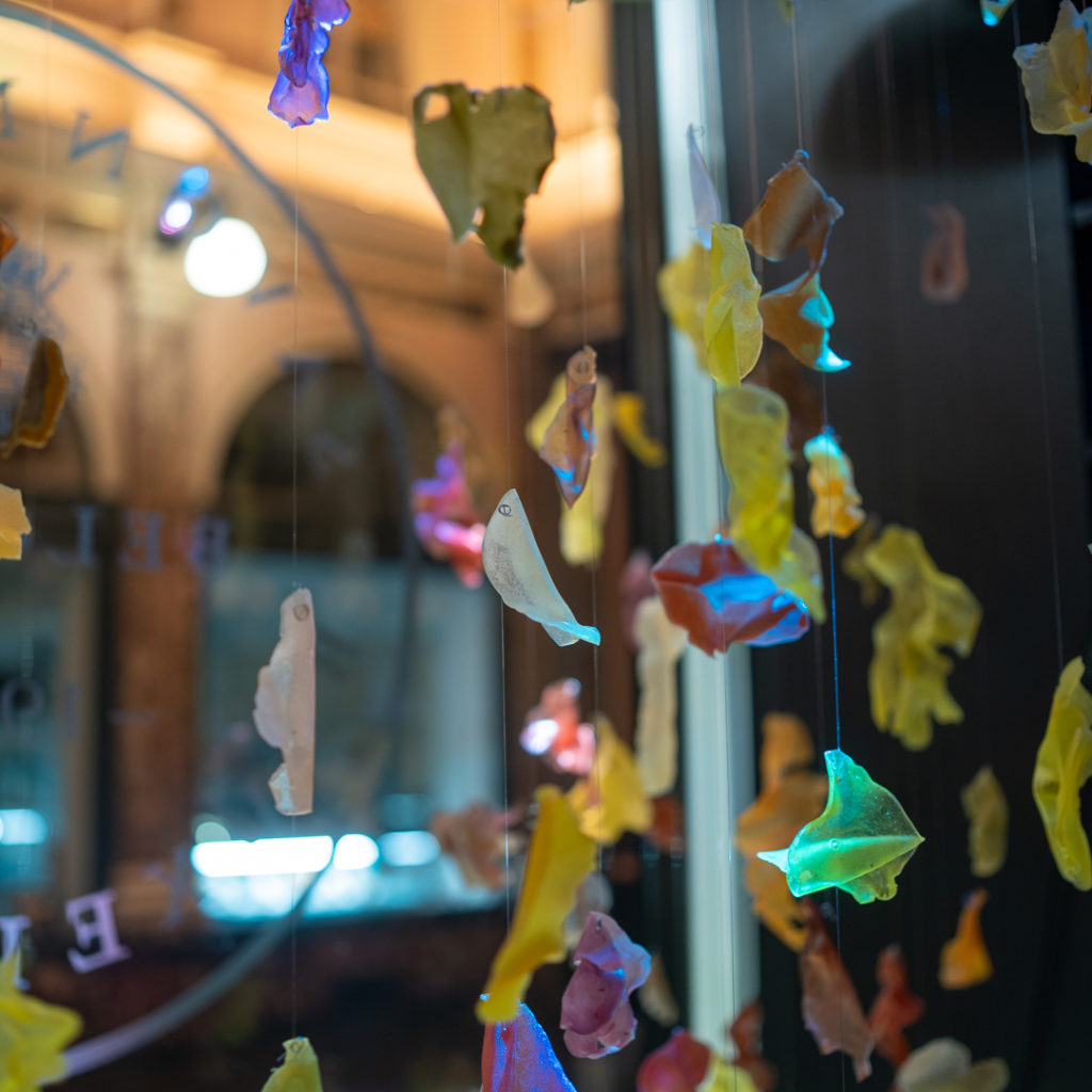 Uessential Sculpture: Les feuilles mortes,Savonneries Bruxelloises Galeries royales Saint-Hubert, Bruxelles.