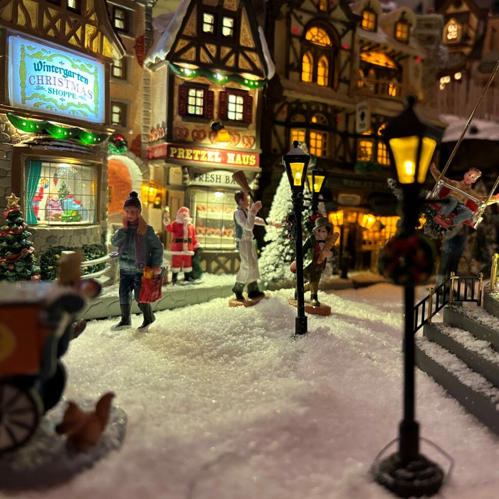 Uessential décor: Village Lemax 2022