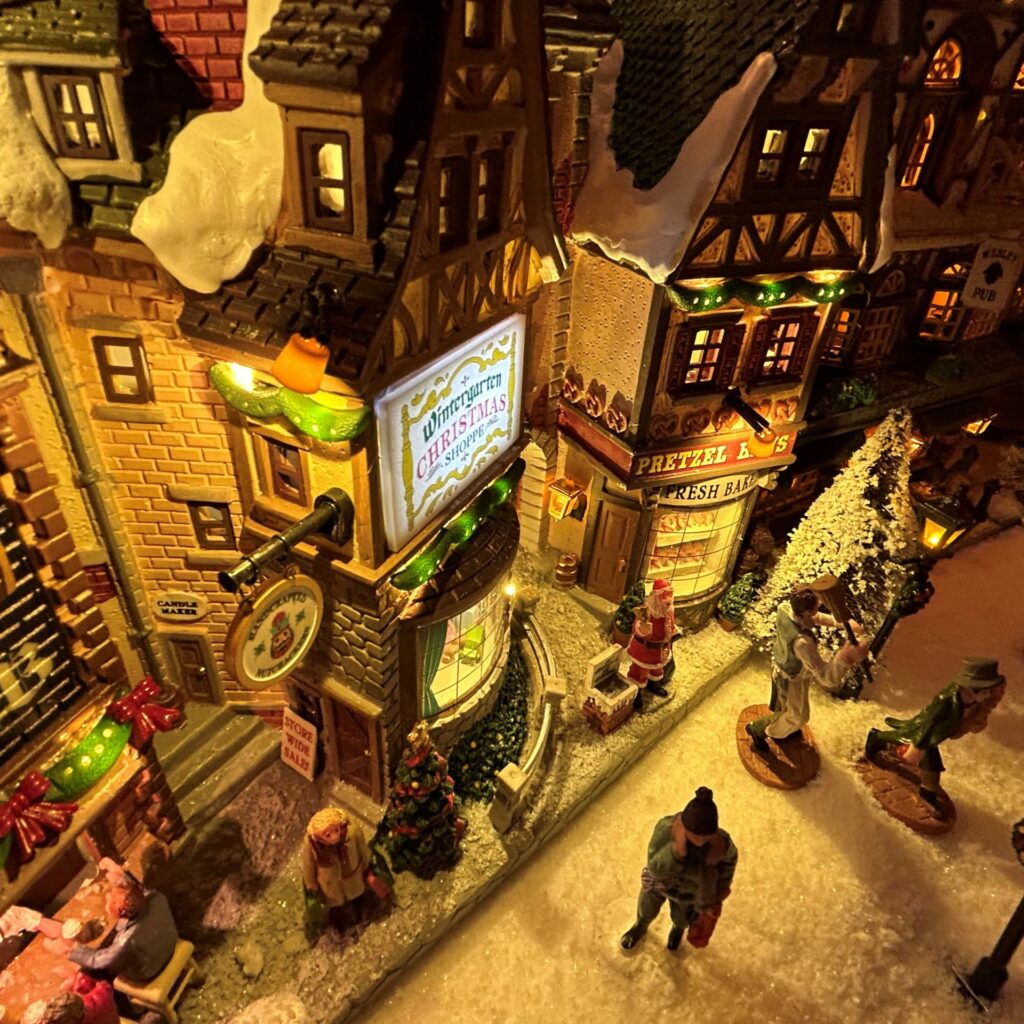 Uessential décor: Village Lemax 2022