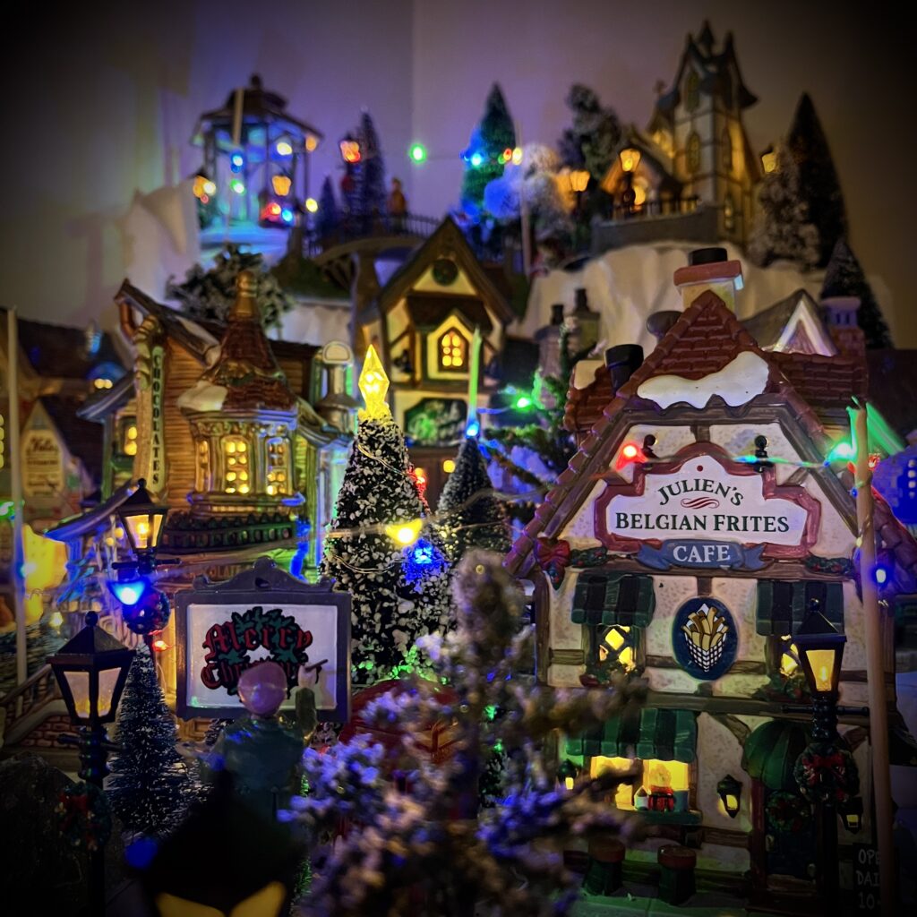 Uessential décor: Village Lemax 2023